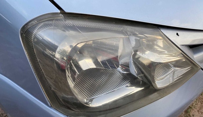 2011 Toyota Etios Liva G, Petrol, Manual, 78,102 km, Right headlight - Minor scratches