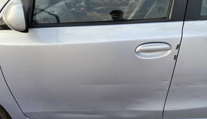2011 Toyota Etios Liva G, Petrol, Manual, 78,102 km, Front passenger door - Minor scratches