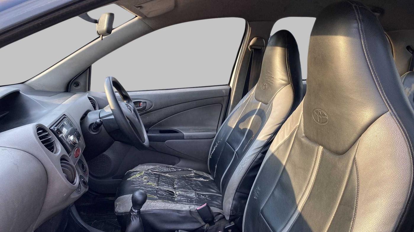2011 Toyota Etios Liva G, Petrol, Manual, 78,102 km, Right Side Front Door Cabin