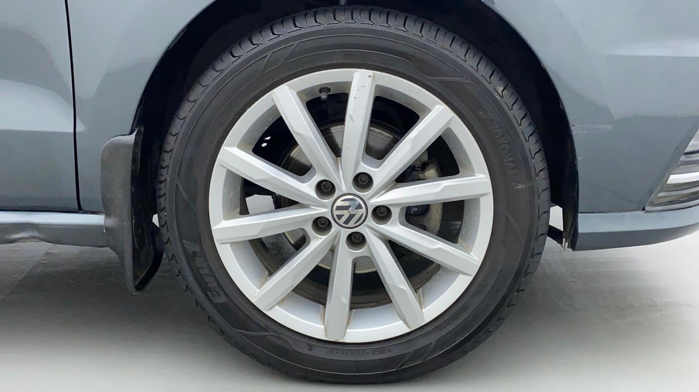 2017 Volkswagen Ameo HIGHLINE1.2L PLUS 16 ALLOY, Petrol, Manual, 1,14,844 km, Right Front Wheel