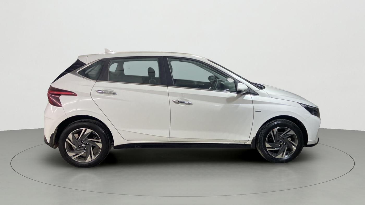2022 Hyundai NEW I20 ASTA (O) 1.2 AT, Petrol, Automatic, 2,722 km, Right Side View