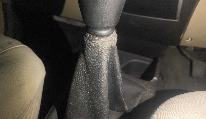 2013 Hyundai Eon ERA +, Petrol, Manual, 51,964 km, Gear lever - Boot cover slightly torn