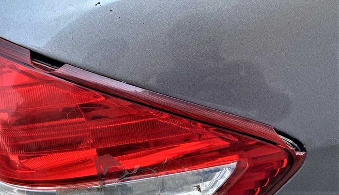 2016 Maruti Ciaz VXI+, Petrol, Manual, 1,05,374 km, Right tail light - Minor damage