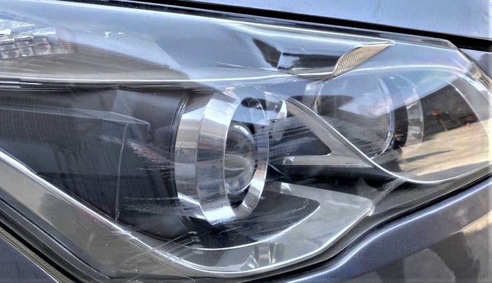 2016 Maruti Ciaz VXI+, Petrol, Manual, 1,05,374 km, Right headlight - Minor scratches