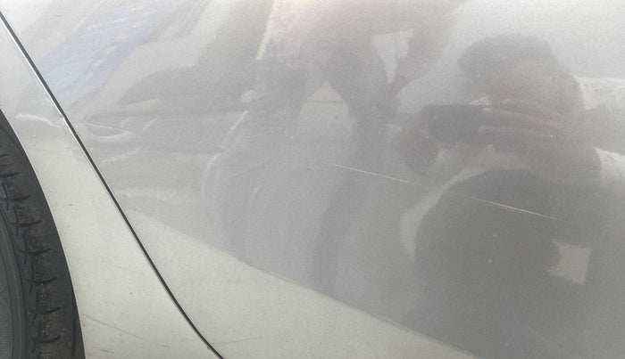 2016 Maruti Ciaz VXI+, Petrol, Manual, 1,05,374 km, Right rear door - Minor scratches