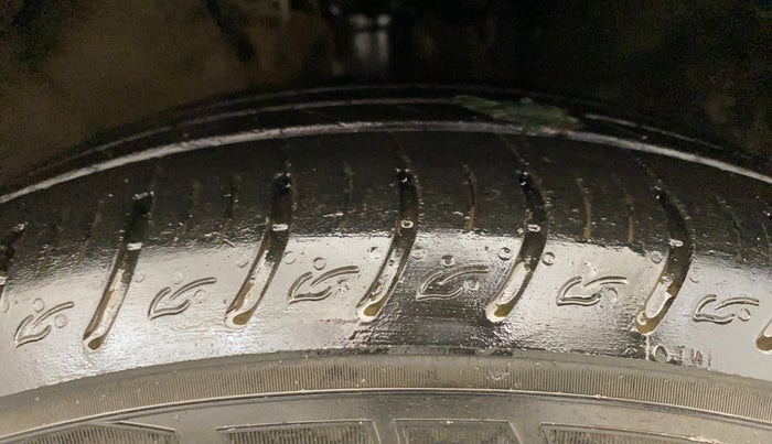 2023 KIA CARENS  PRESTIGE 1.5 TURBO PETROL IMT 7 STR , Petrol, Manual, 35,362 km, Right Front Tyre Tread