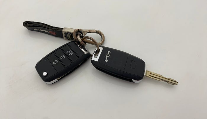 2023 KIA CARENS  PRESTIGE 1.5 TURBO PETROL IMT 7 STR , Petrol, Manual, 35,362 km, Key Close Up