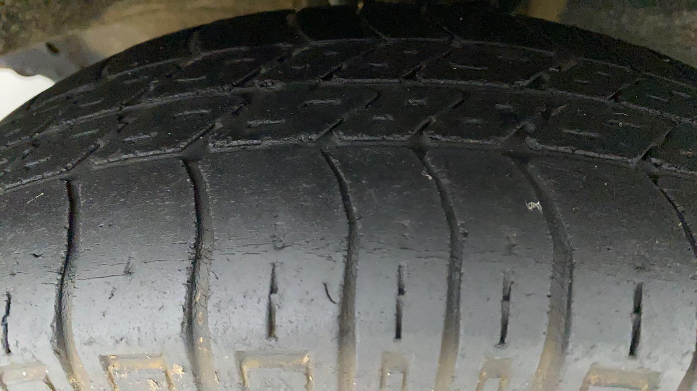 2017 Maruti OMNI E 8 STR, Petrol, Manual, 58,160 km, Left Front Tyre Tread