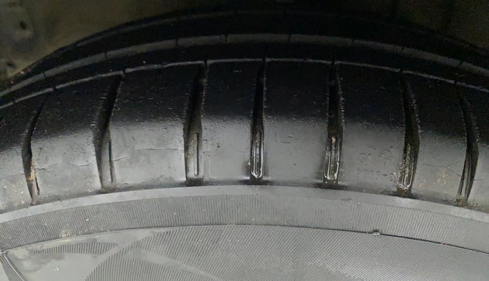 2013 Hyundai i10 ASTA 1.2, Petrol, Manual, 64,665 km, Left Front Tyre Tread