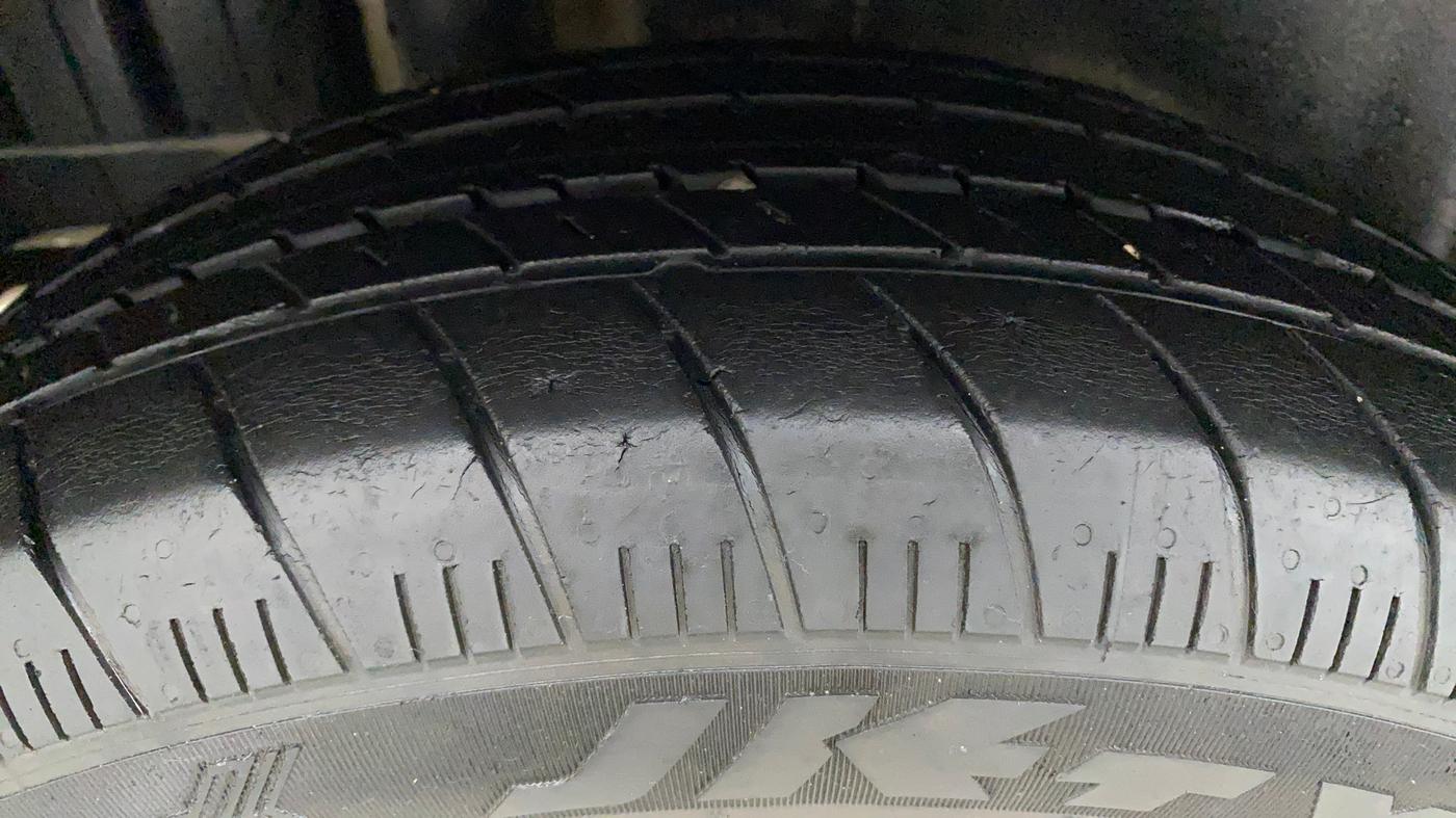 2016 Maruti Swift ZXI, Petrol, Manual, 45,118 km, Right Rear Tyre Tread