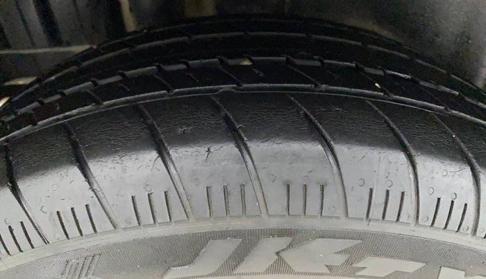 2016 Maruti Swift ZXI, Petrol, Manual, 45,118 km, Right Rear Tyre Tread