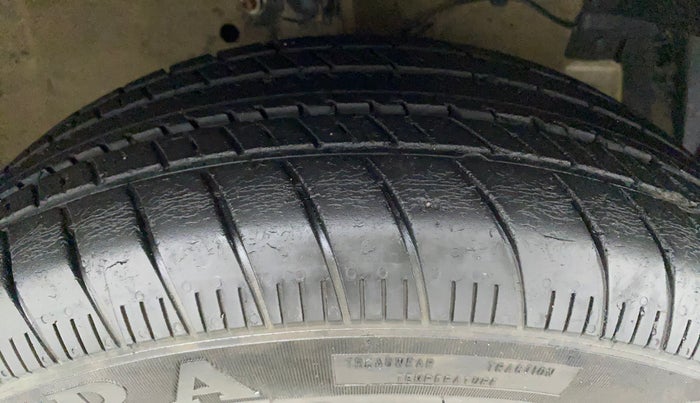 2016 Maruti Swift ZXI, Petrol, Manual, 45,118 km, Right Front Tyre Tread