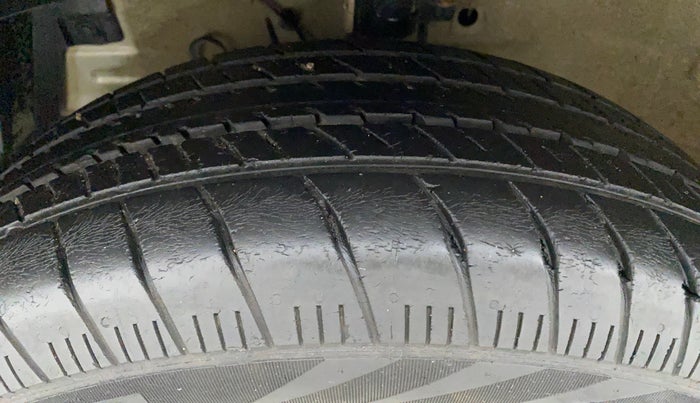 2016 Maruti Swift ZXI, Petrol, Manual, 45,118 km, Left Front Tyre Tread