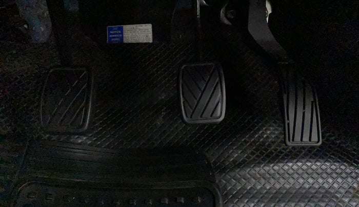 2016 Maruti Swift ZXI, Petrol, Manual, 45,118 km, Pedals