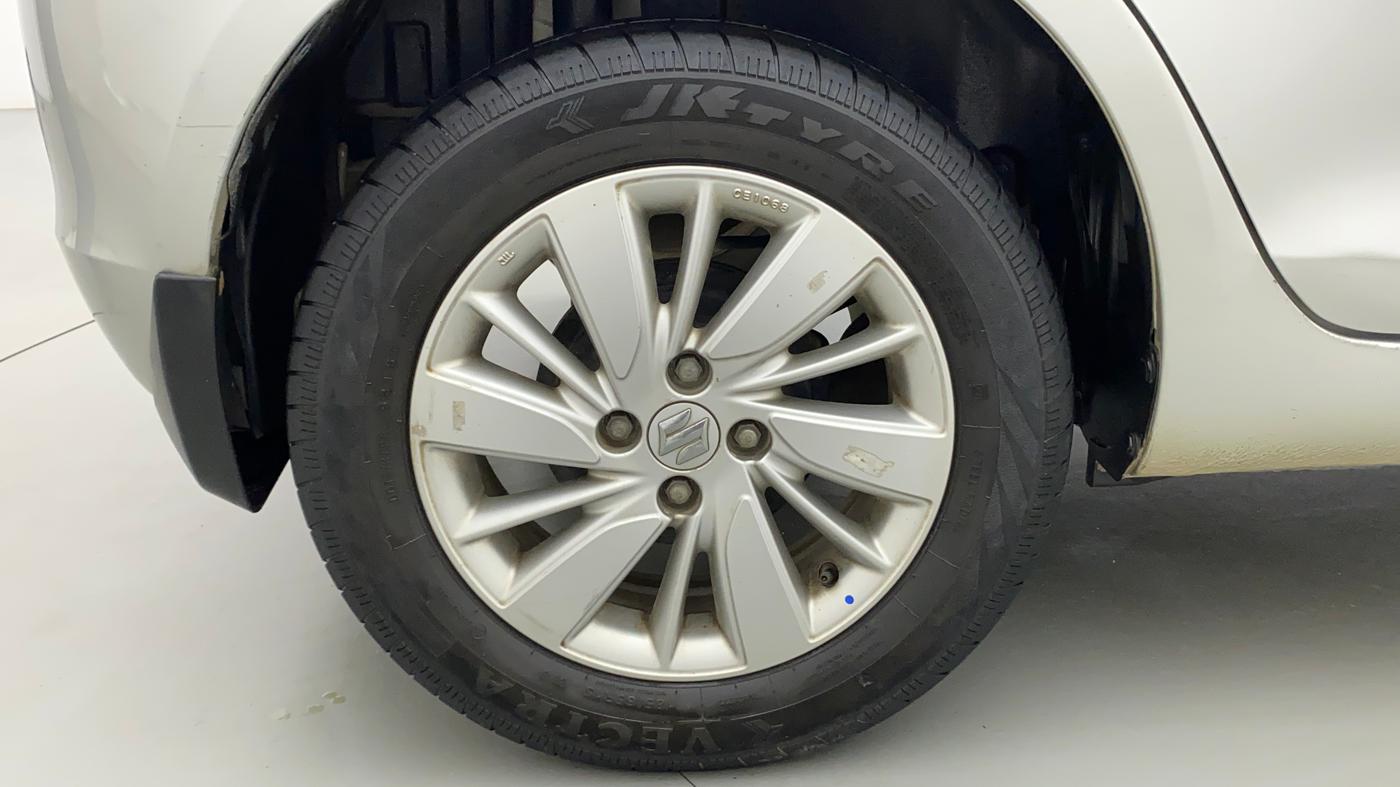 2016 Maruti Swift ZXI, Petrol, Manual, 45,118 km, Right Rear Wheel