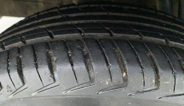 2018 Renault Kwid RXT 1.0 AMT (O), Petrol, Automatic, 34,897 km, Right Rear Tyre Tread
