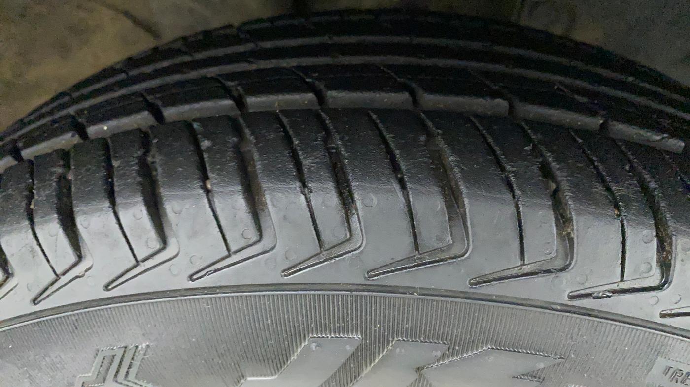 2018 Renault Kwid RXT 1.0 AMT (O), Petrol, Automatic, 34,897 km, Right Front Tyre Tread