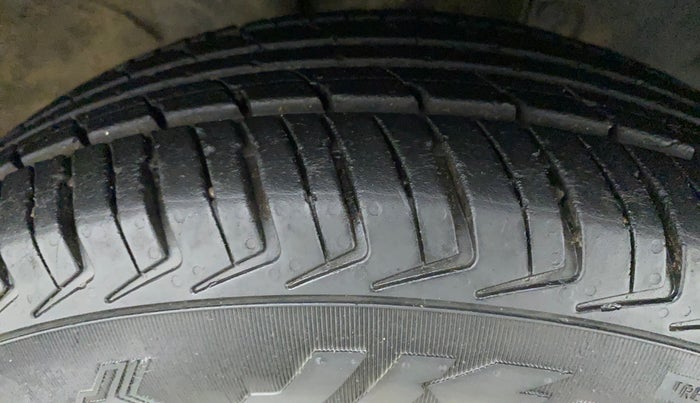 2018 Renault Kwid RXT 1.0 AMT (O), Petrol, Automatic, 34,897 km, Right Front Tyre Tread
