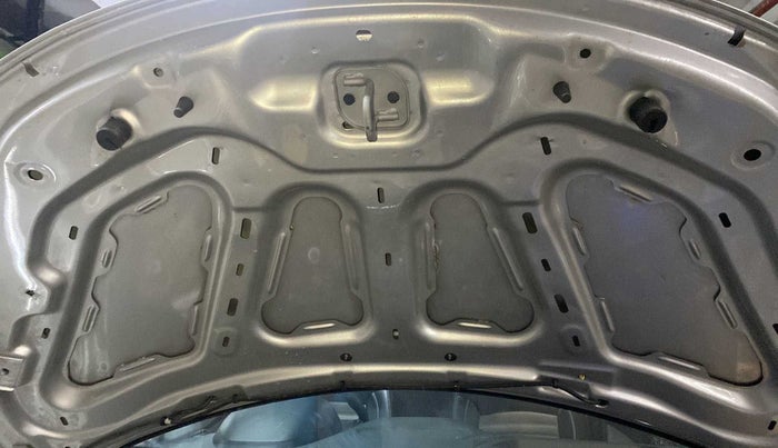 2018 Tata Tiago XT PETROL, Petrol, Manual, 22,302 km, Bonnet (hood) - Insulation cover has minor damage