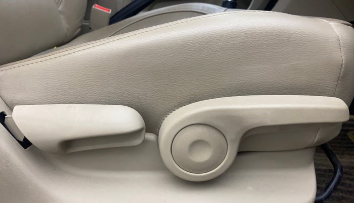 2018 Maruti Ciaz ALPHA  AT 1.4  PETROL, Petrol, Automatic, 31,284 km, Driver Side Adjustment Panel