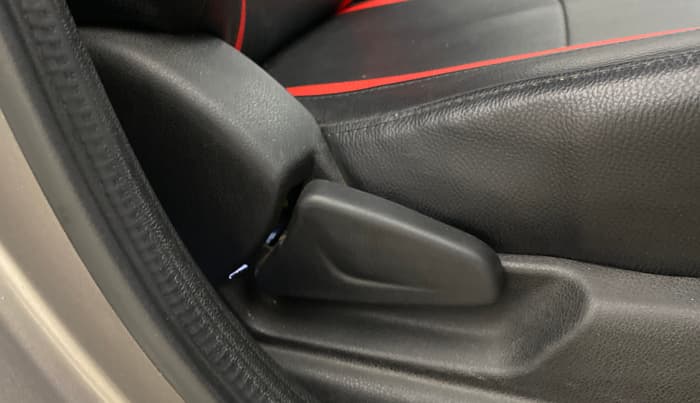 2017 Renault Kwid RXT 1.0, Petrol, Manual, 91,023 km, Driver Side Adjustment Panel