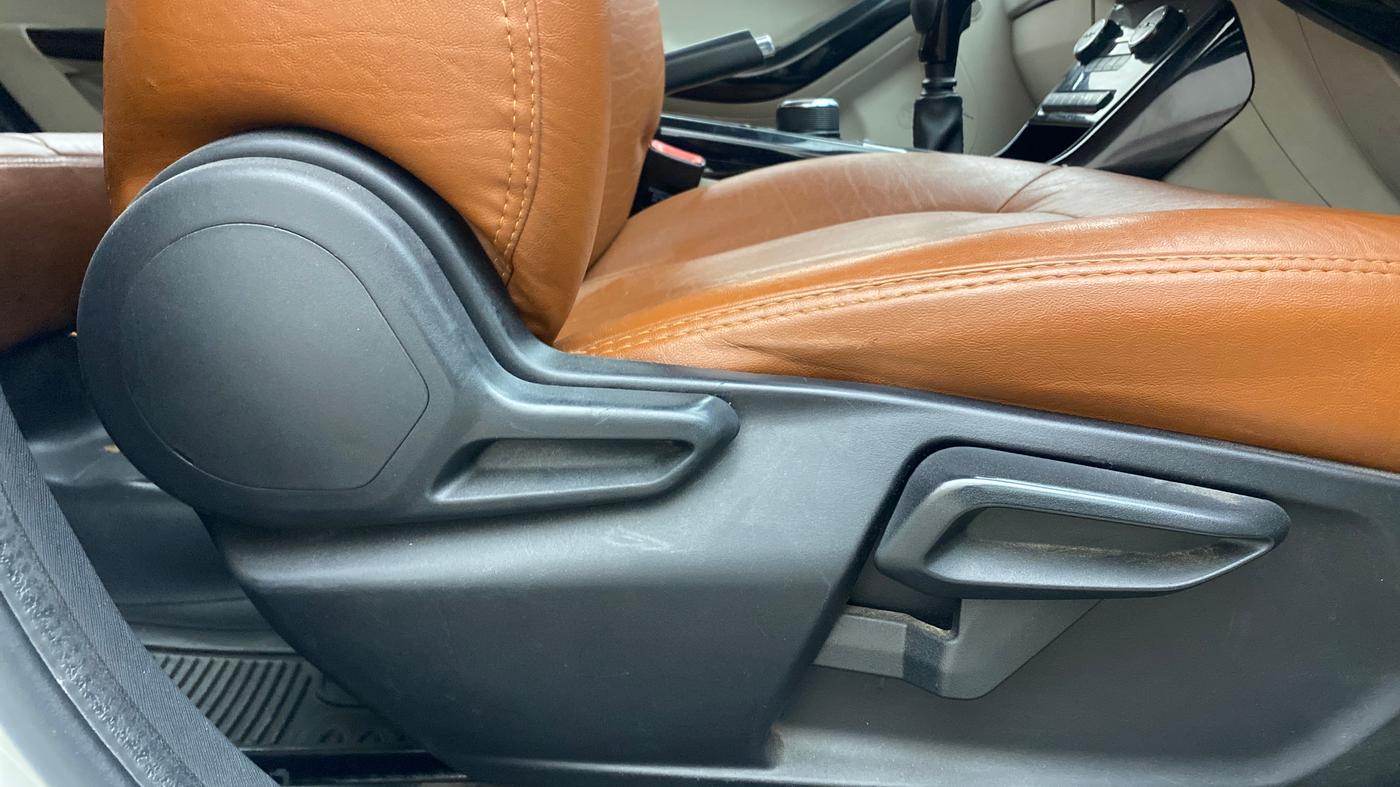 2023 Tata NEXON XZ PLUS DIESEL, Diesel, Manual, 1,38,752 km, Driver Side Adjustment Panel