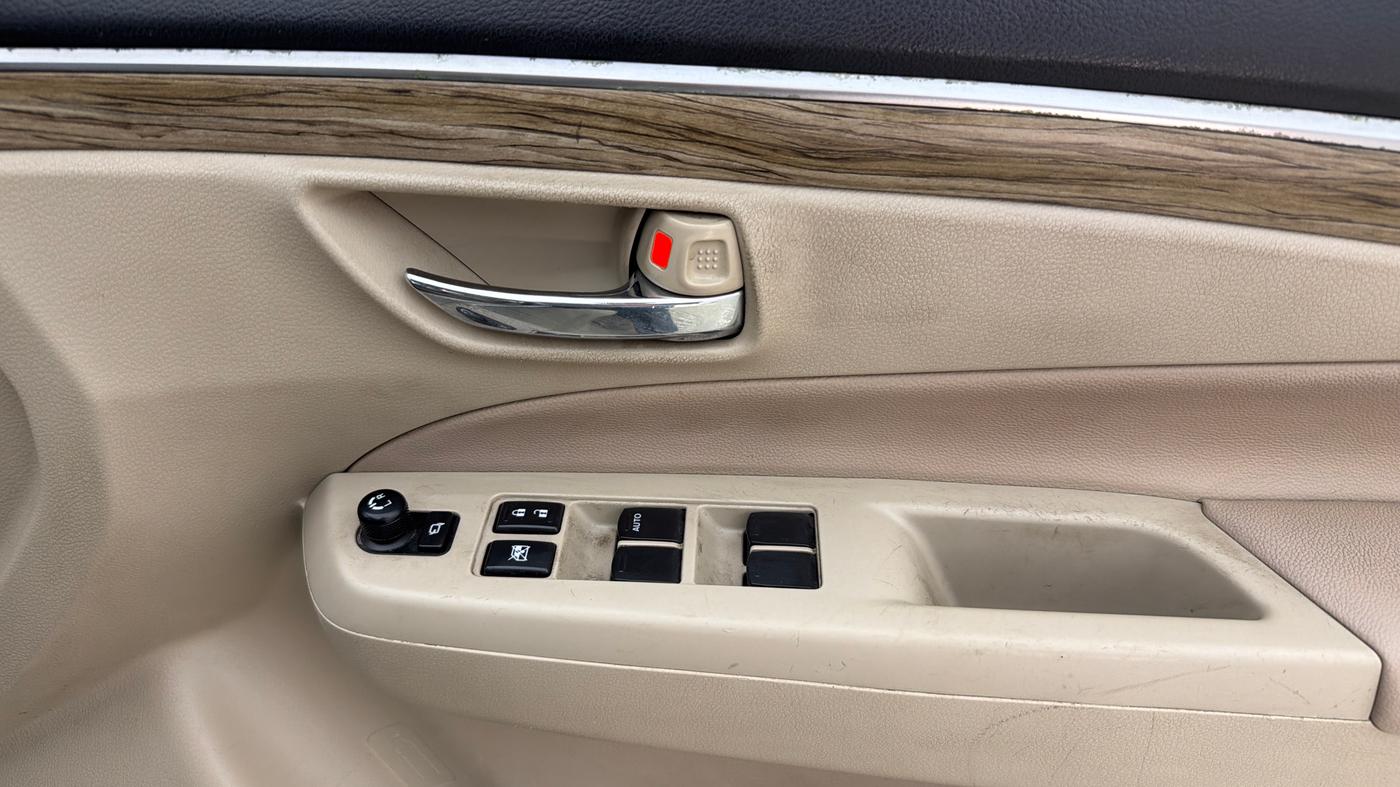 2021 Maruti Ciaz ALPHA  AT 1.5 SHVS PETROL, Petrol, Automatic, 44,856 km, Driver Side Door Panels Control