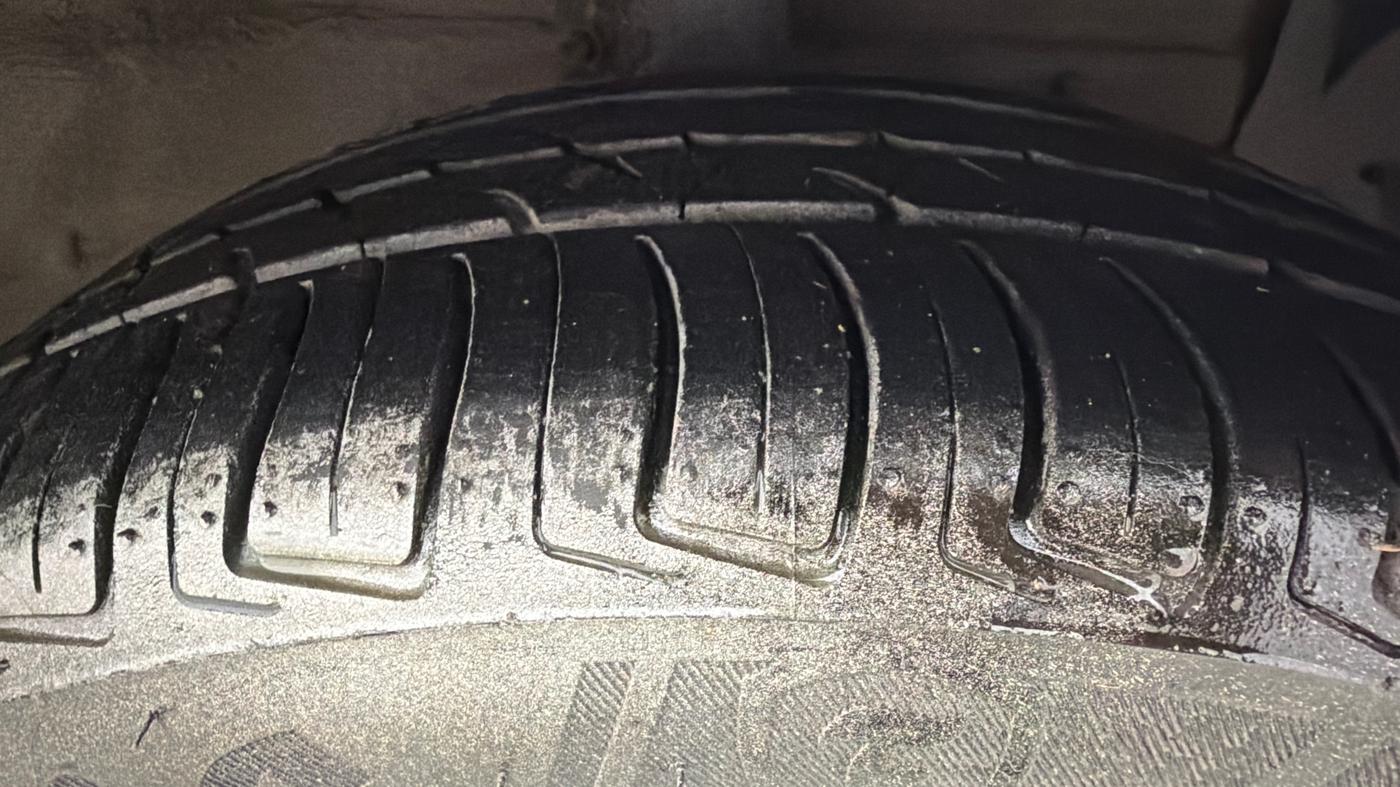 2021 Maruti Ciaz ALPHA  AT 1.5 SHVS PETROL, Petrol, Automatic, 44,856 km, Right Front Tyre Tread