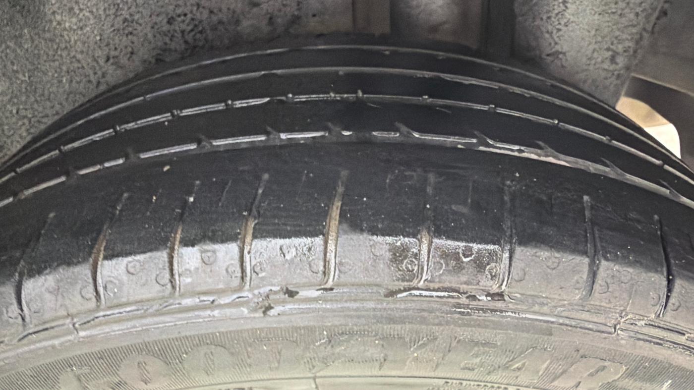2021 Maruti Ciaz ALPHA  AT 1.5 SHVS PETROL, Petrol, Automatic, 44,856 km, Left Rear Tyre Tread