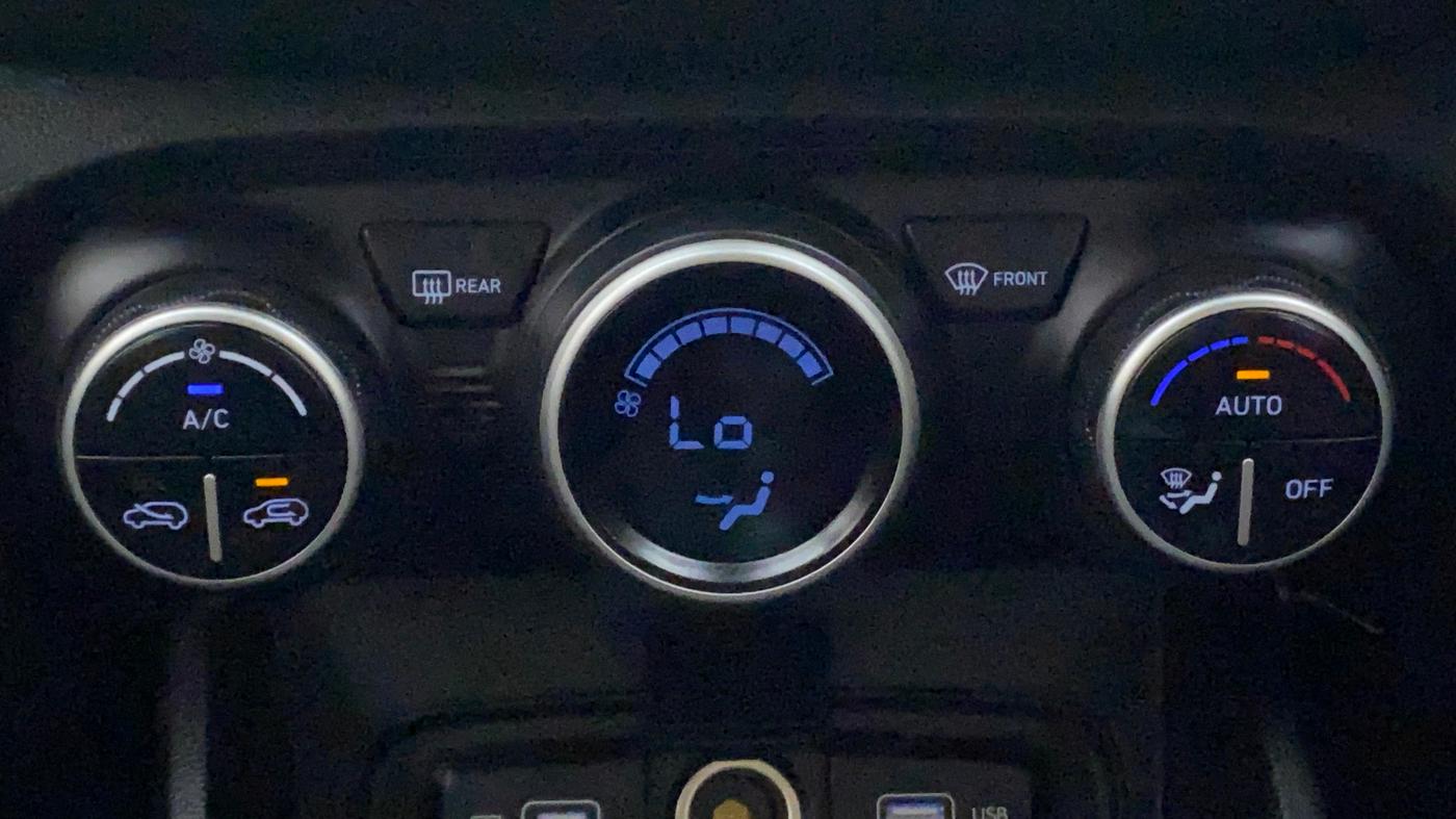 2021 Hyundai VENUE SX 1.5 (O) EXECUTIVE CRDI, Diesel, Manual, 35,965 km, Automatic Climate Control