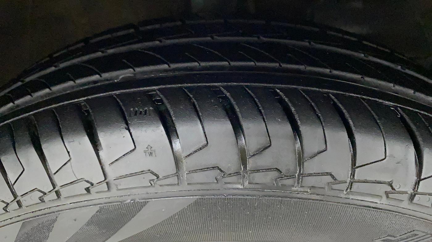 2022 Maruti Swift VXI, Petrol, Manual, 7,396 km, Right Front Tyre Tread