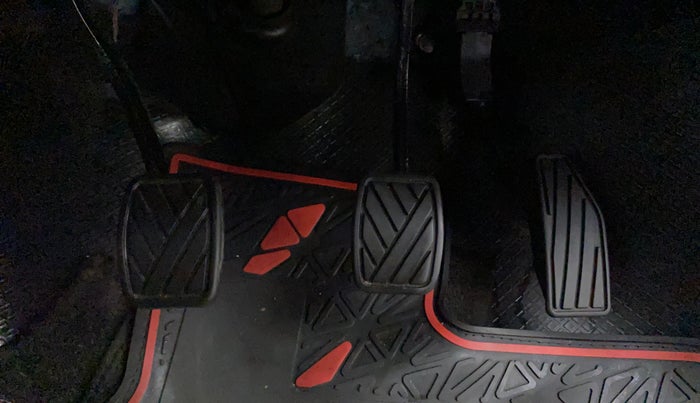 2022 Maruti Swift VXI, Petrol, Manual, 7,396 km, Pedals