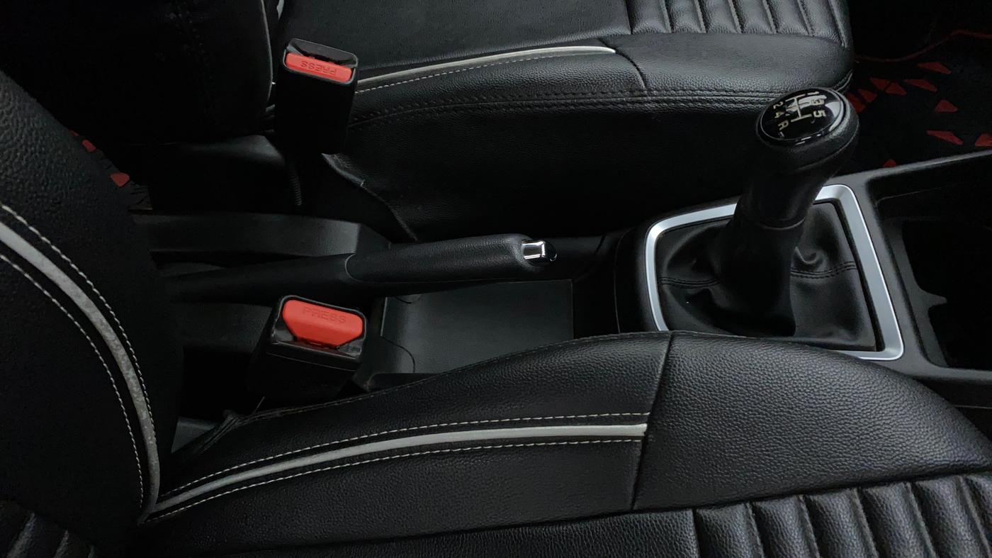 2022 Maruti Swift VXI, Petrol, Manual, 7,396 km, Gear Lever