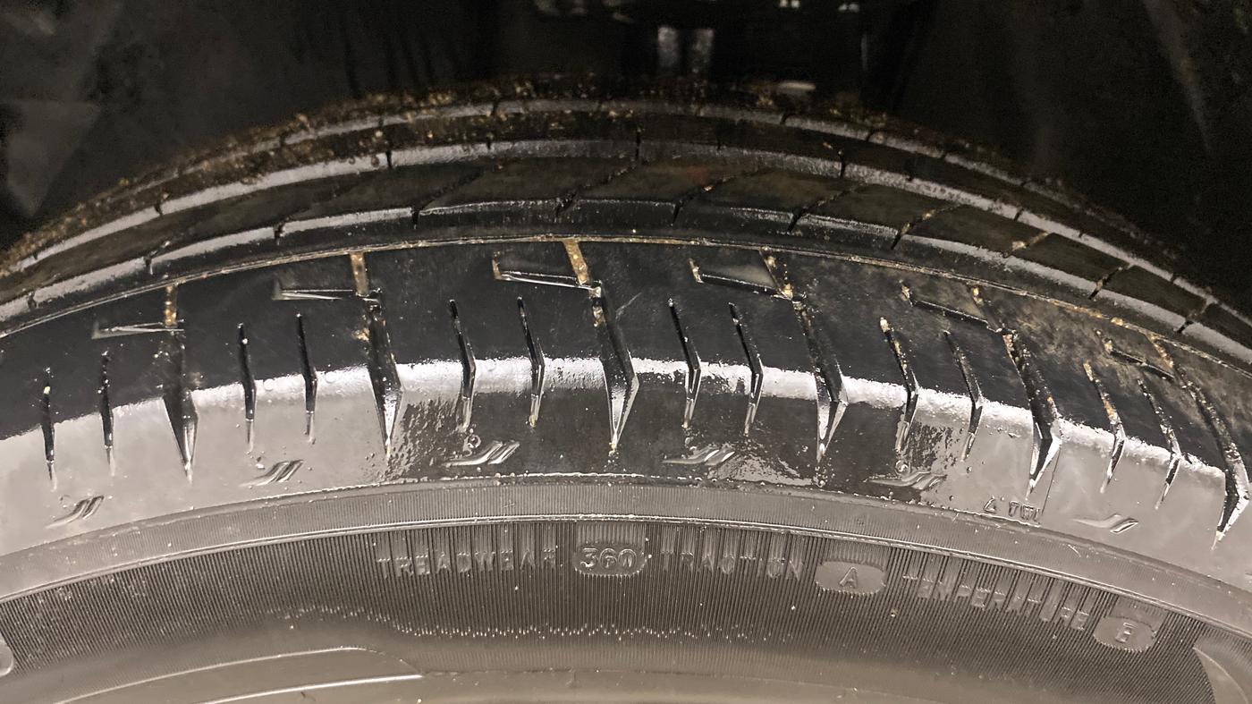 2023 Tata Safari ADVENTURE PLUS DARK EDITION, Diesel, Manual, 17,924 km, Left Front Tyre Tread
