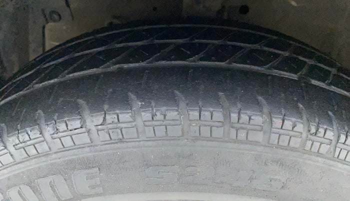 2012 Maruti Swift LDI, Diesel, Manual, 75,562 km, Left Front Tyre Tread