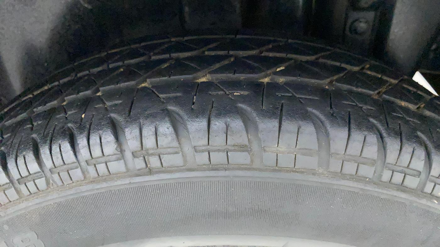 2012 Maruti Swift LDI, Diesel, Manual, 75,562 km, Left Rear Tyre Tread
