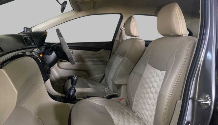 2015 Maruti Ciaz VXI, Petrol, Manual, 36,047 km, Right Side Front Door Cabin