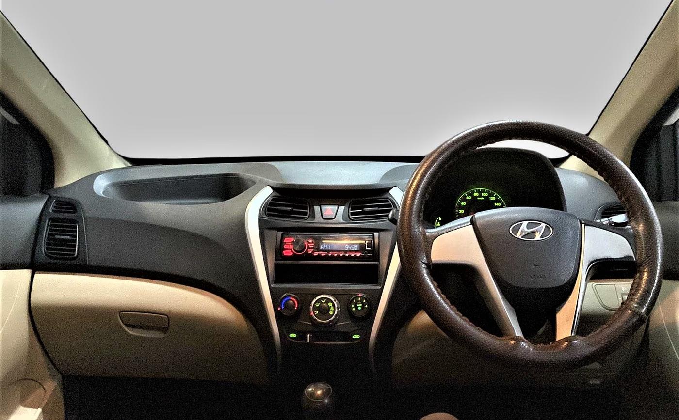 2016 Hyundai Eon ERA PLUS (O), Petrol, Manual, 31,166 km, Dashboard