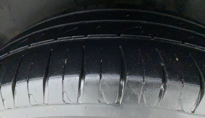 2017 Volkswagen Ameo HIGHLINE1.5L, Diesel, Manual, 1,10,257 km, Left Rear Tyre Tread