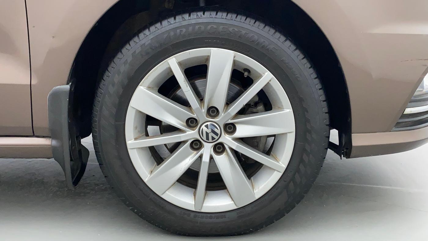 2017 Volkswagen Ameo HIGHLINE1.5L, Diesel, Manual, 1,10,257 km, Right Front Wheel