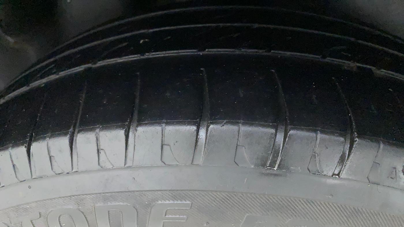 2017 Volkswagen Ameo HIGHLINE1.5L, Diesel, Manual, 1,10,257 km, Right Rear Tyre Tread