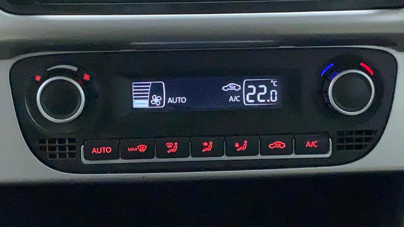 2017 Volkswagen Ameo HIGHLINE1.5L, Diesel, Manual, 1,10,257 km, Automatic Climate Control