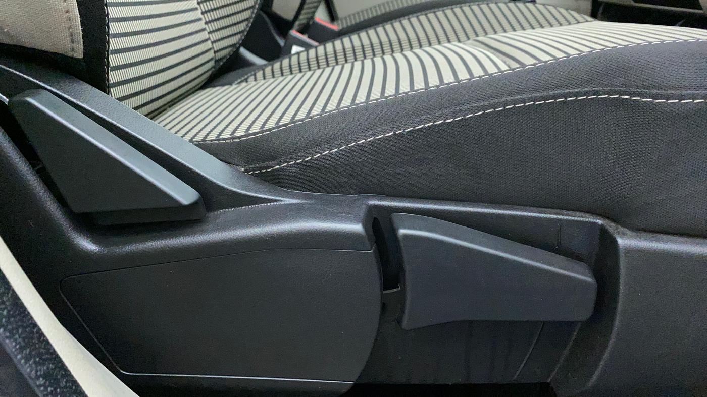 2022 Renault TRIBER RXT LIMITED EDITION, Petrol, Manual, 26,914 km, Driver Side Adjustment Panel