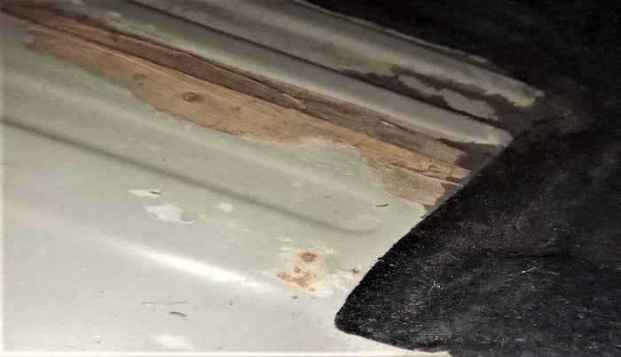 2014 Maruti Ciaz ZXI, Petrol, Manual, 84,712 km, Boot floor - Slight discoloration