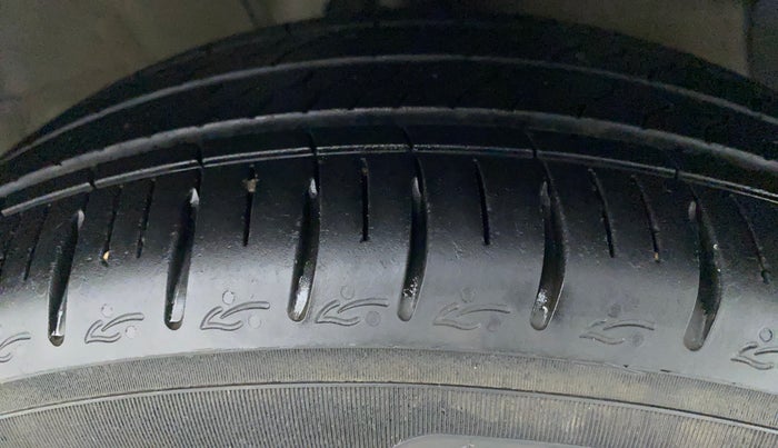 2022 Hyundai AURA SX 1.2 (O), Petrol, Manual, 7,030 km, Right Front Tyre Tread
