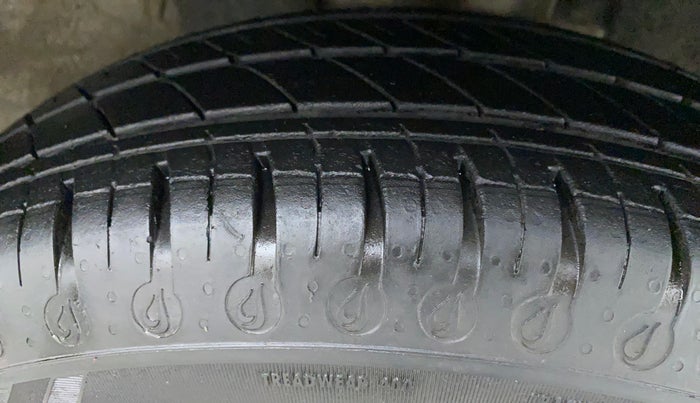 2021 Renault Kwid CLIMBER 1.0 AMT (O) DUAL TONE, Petrol, Automatic, 11,282 km, Right Front Tyre Tread
