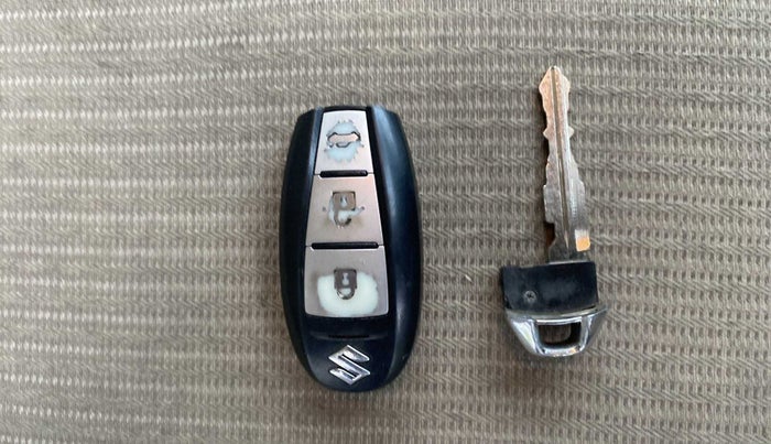2015 Maruti Ciaz ZXI, Petrol, Manual, 60,412 km, Lock system - Dork lock functional only from remote key