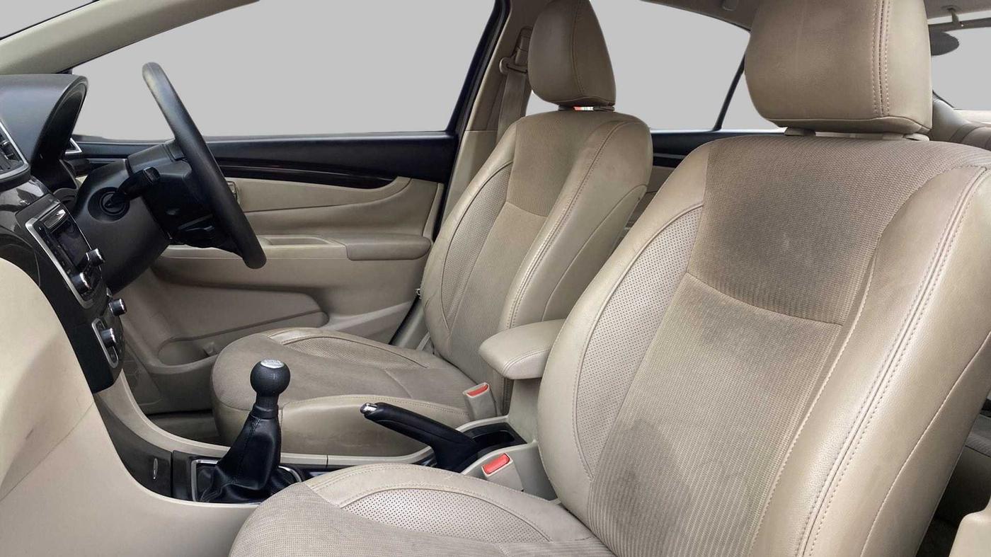 2015 Maruti Ciaz ZXI, Petrol, Manual, 60,412 km, Right Side Front Door Cabin