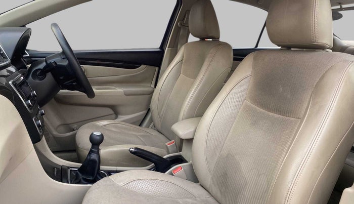 2015 Maruti Ciaz ZXI, Petrol, Manual, 60,412 km, Right Side Front Door Cabin