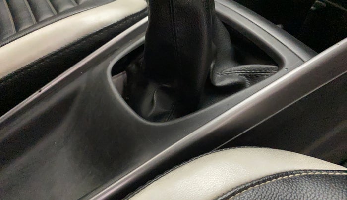 2020 Maruti Baleno DELTA PETROL 1.2, Petrol, Manual, 73,659 km, Gear lever - Boot cover slightly torn